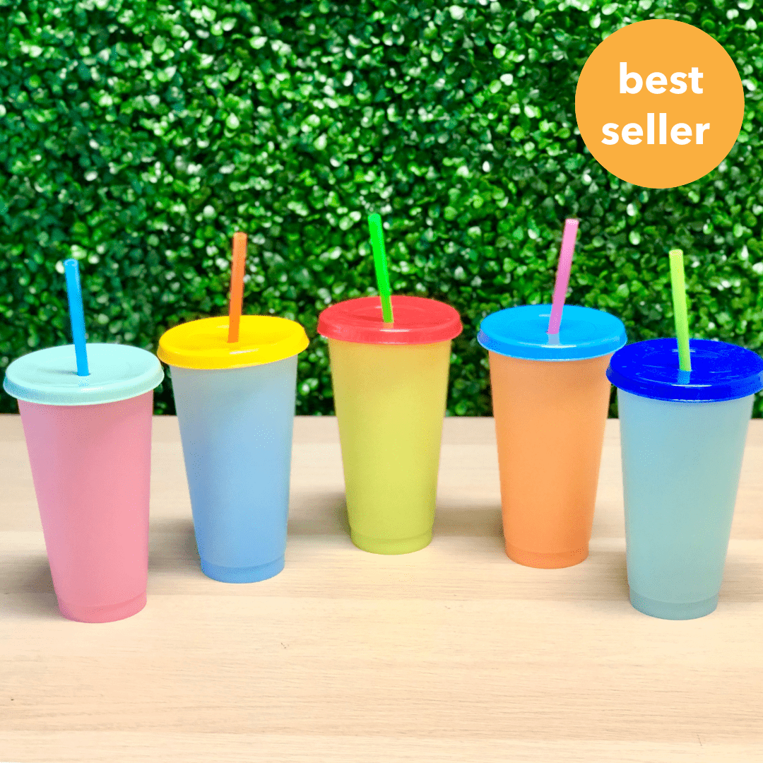 https://www.thesmoothiebombs.com/cdn/shop/files/the-smoothie-bombs-5-cups-with-lids-straws-colour-changing-tumbler-straw-set-37062899040431_1080x.png?v=1701411357